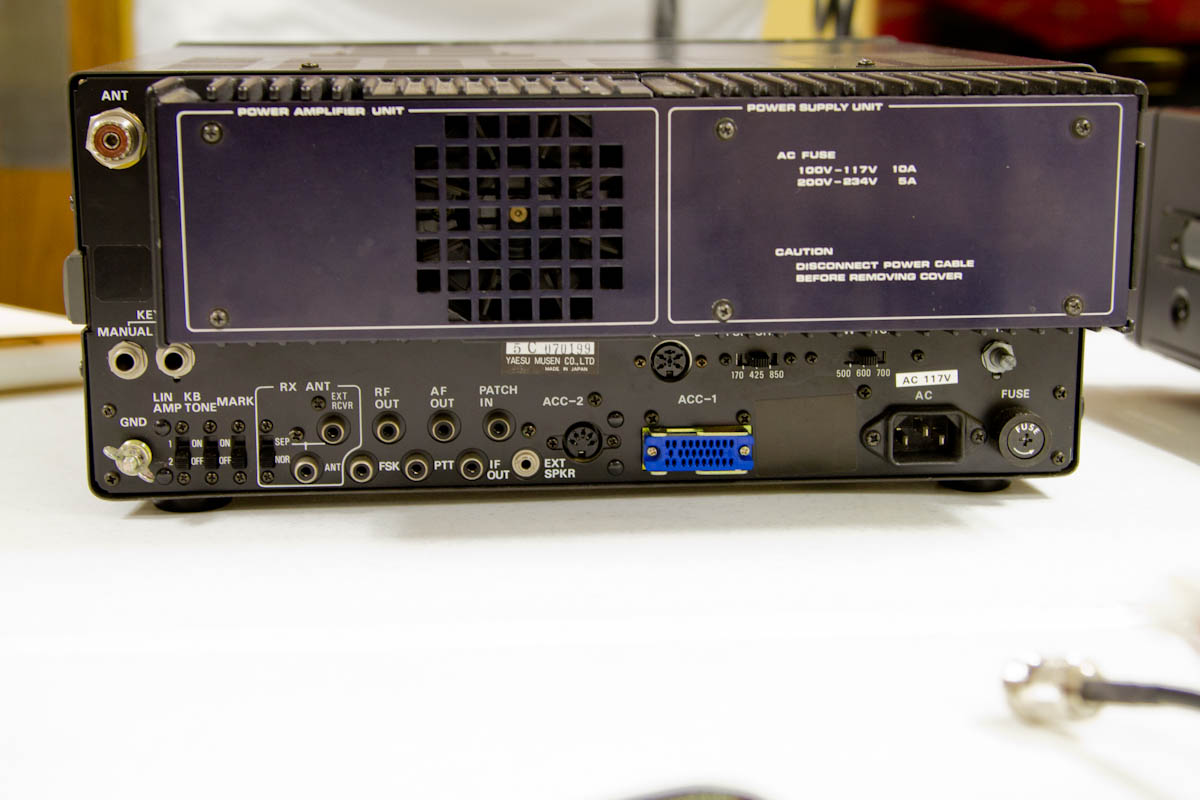 ... FT-980 Back Picture ...